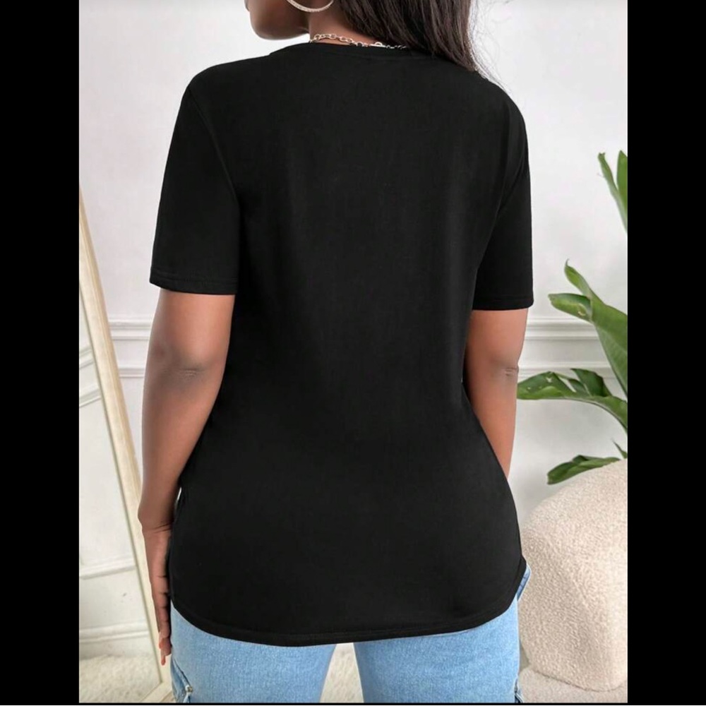 New Black 'Queen' Graphic T-Shirt Size M - Picture 5 of 11